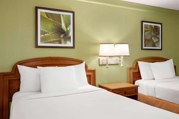 Room 9 of 35