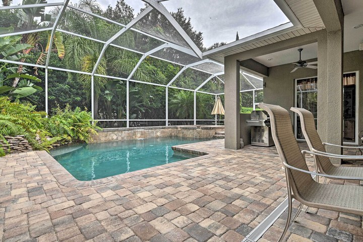 Elegant Valrico Home 15 Mi to Downtown Tampa!
