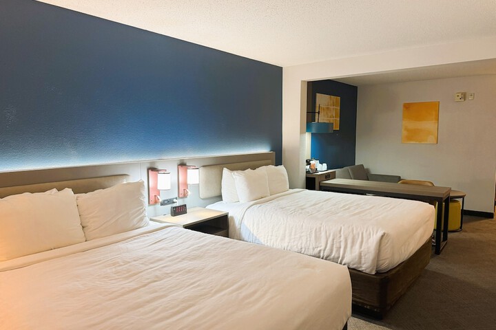 Comfort Inn & Suites Sheboygan I-43