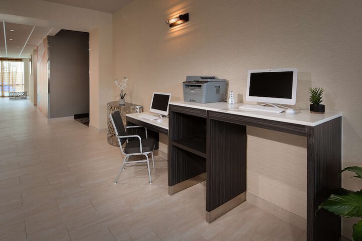 Business Center 33 of 33