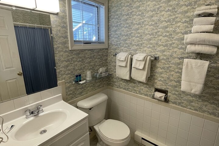 Room 11 of 24