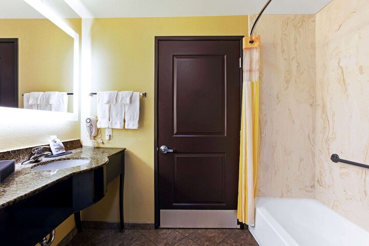 Room 12 of 40