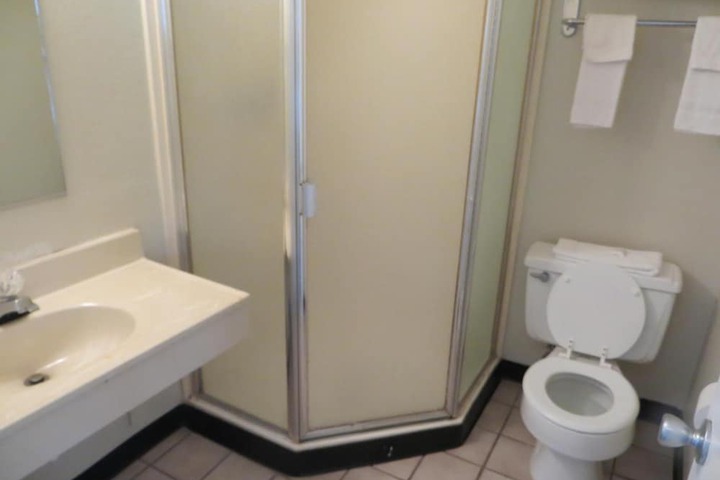 Room 32 of 43