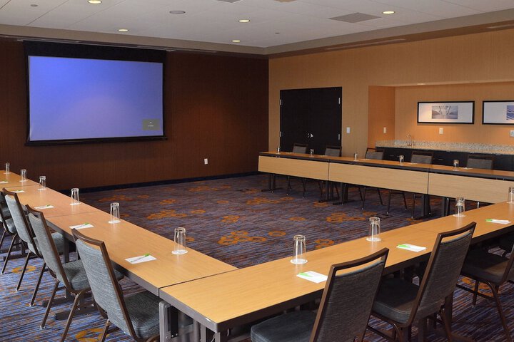 Courtyard by Marriott Youngstown Canfield