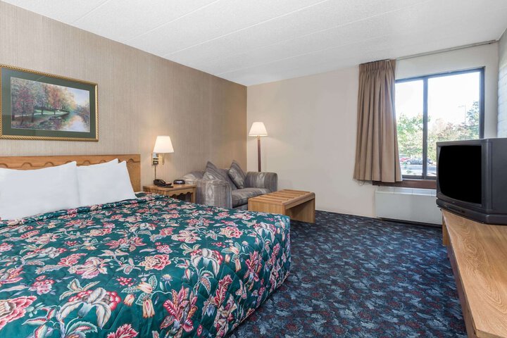 Room 8 of 15