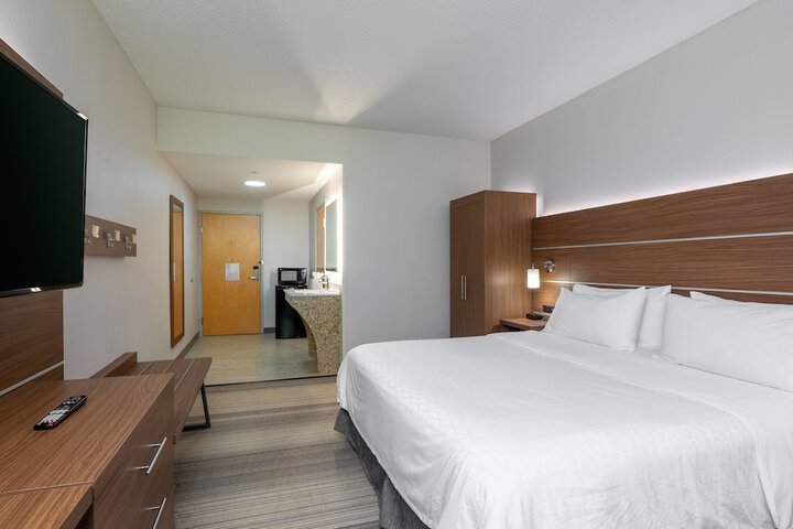 Room 18 of 48