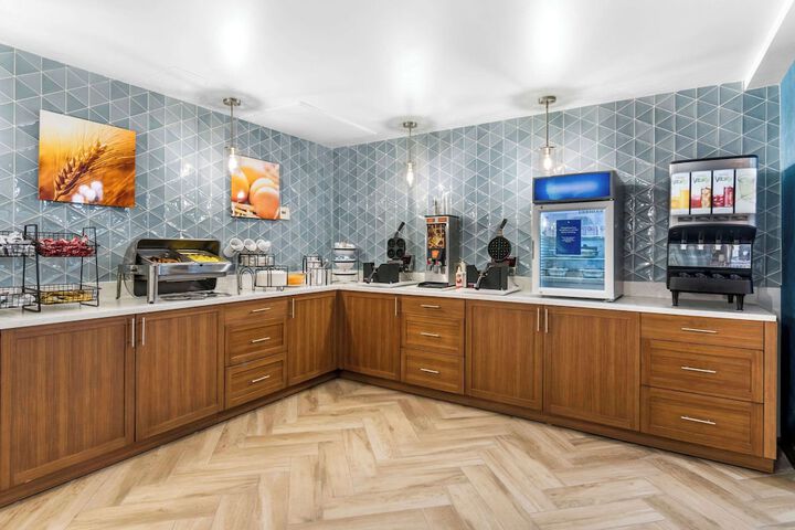 Comfort Inn & Suites York North