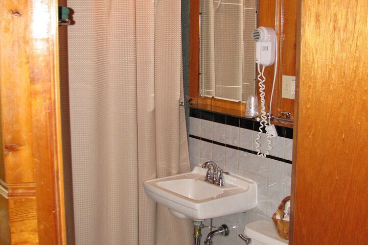Room 33 of 89