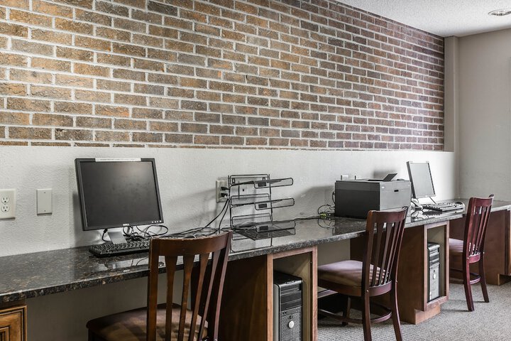 Business Center 23 of 23