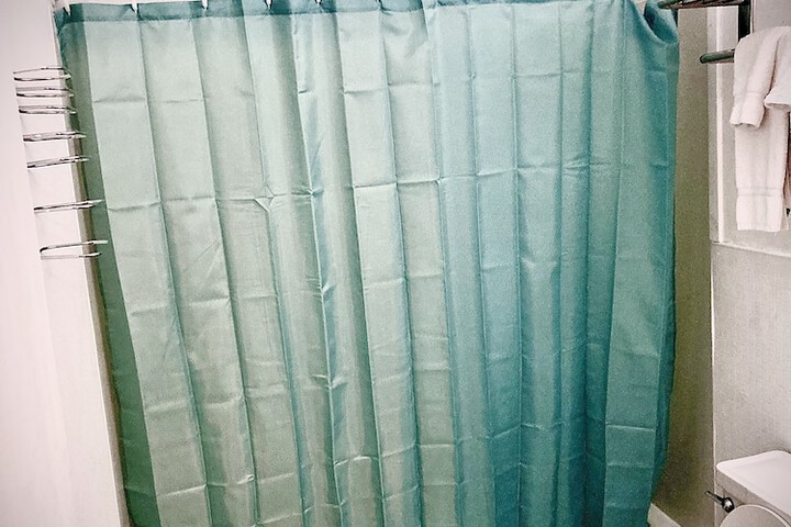 Room 16 of 40
