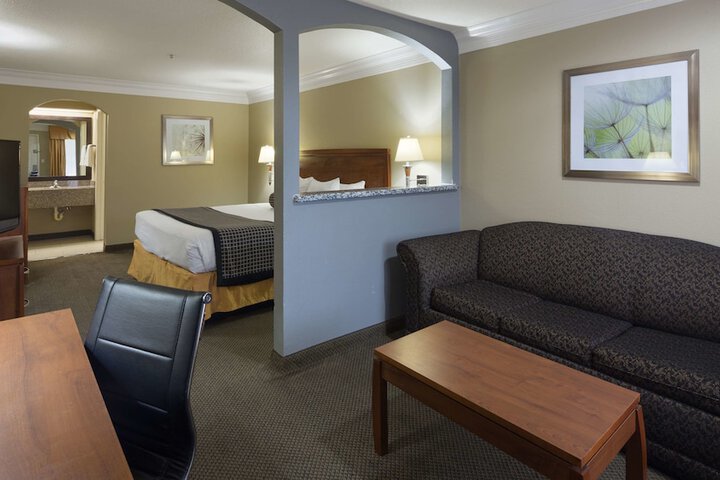 Room 9 of 25