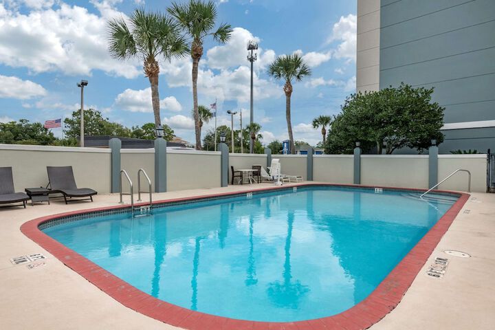 Pool 4 of 38