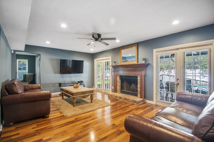 Tampa Bay- Large Pool home- Private Heated Pool!