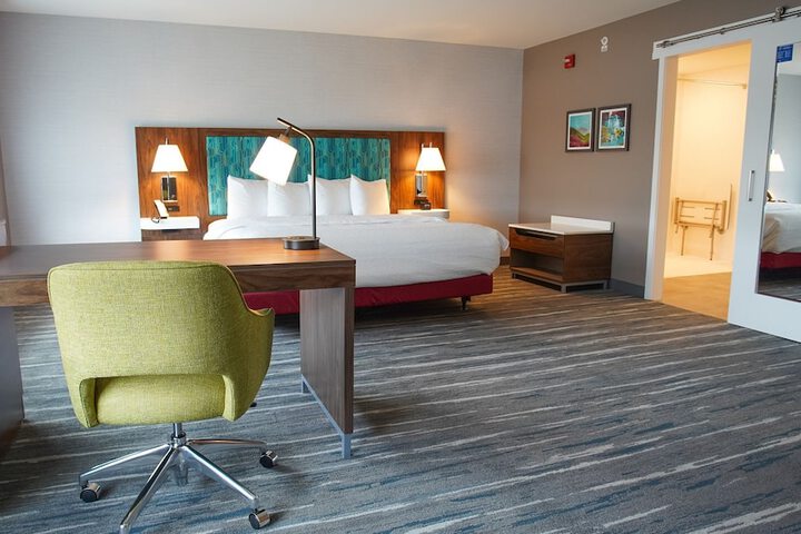 Room 25 of 37