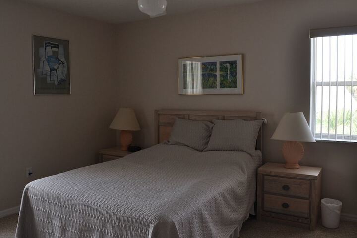 Room 12 of 37