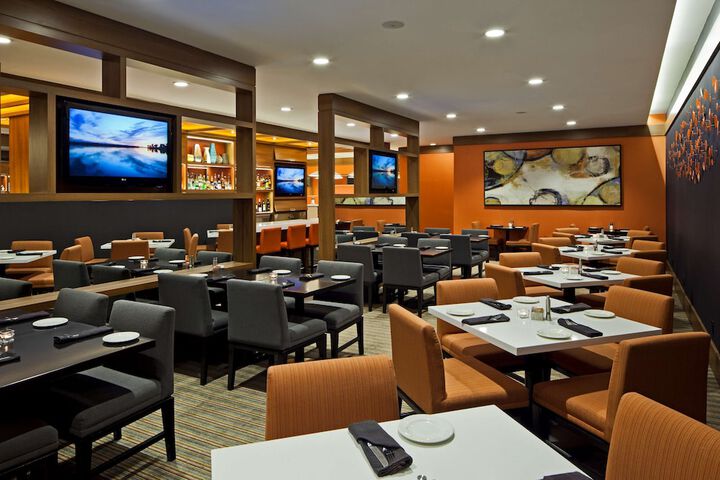 Dining 82 of 98
