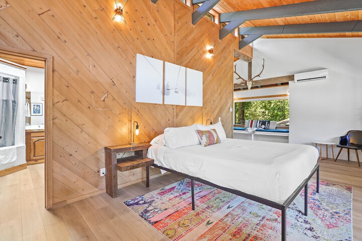 Basecamp Lodge