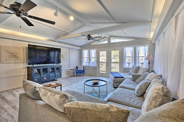 Private Dock & Deck: Lakefront Hot Springs Home!