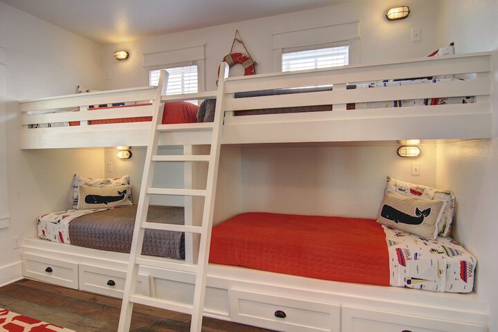 Room 12 of 27