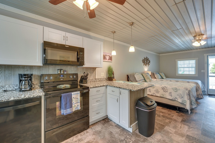 Ocean Isle Beach Studio: 1 Mi to Downtown & Pier