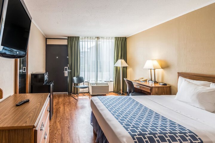 Room 17 of 31