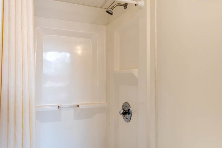 Room 10 of 38