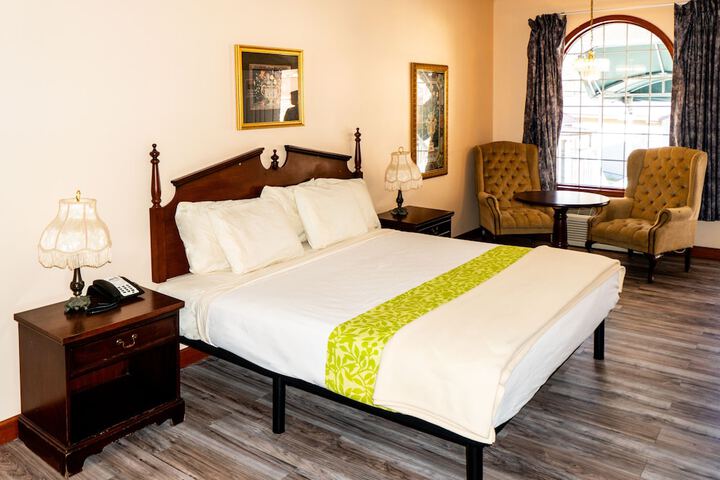 Room 6 of 30