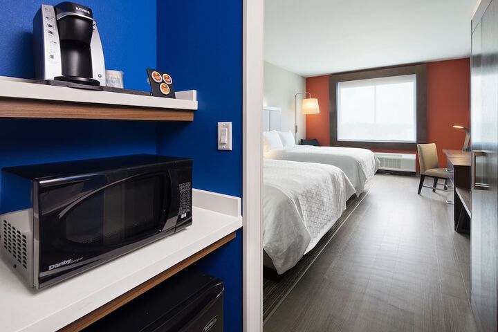Holiday Inn Express & Suites Lubbock Central - Univ Area by IHG