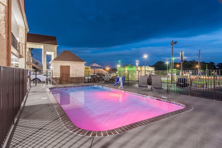 Pool 10 of 43