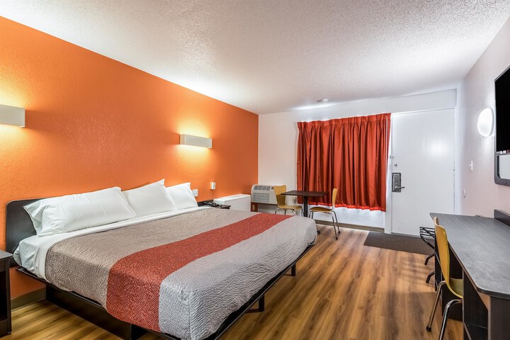 Room 16 of 35