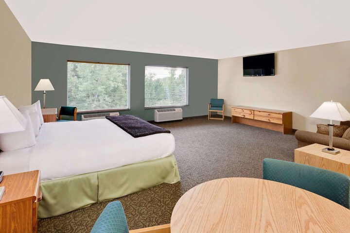 Days Inn by Wyndham Cadillac