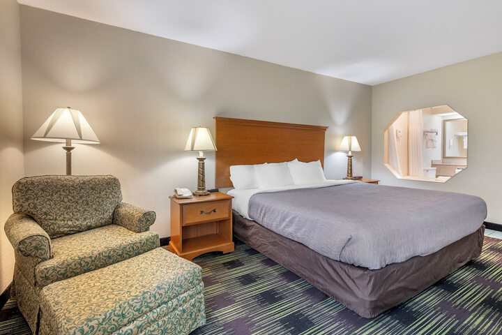 Quality Inn & Suites Near Amish Country