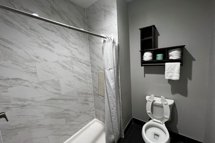 Room 12 of 38