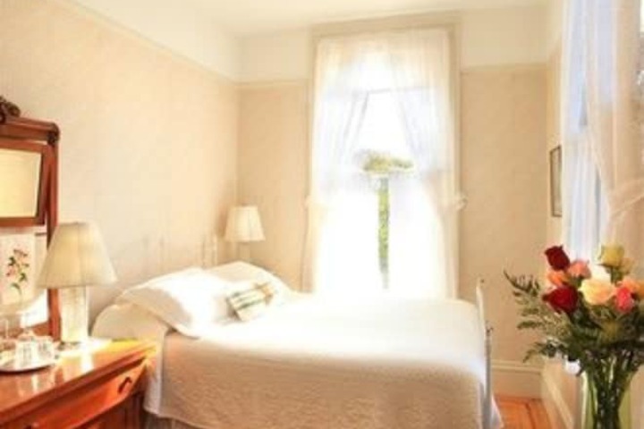Camellia Inn