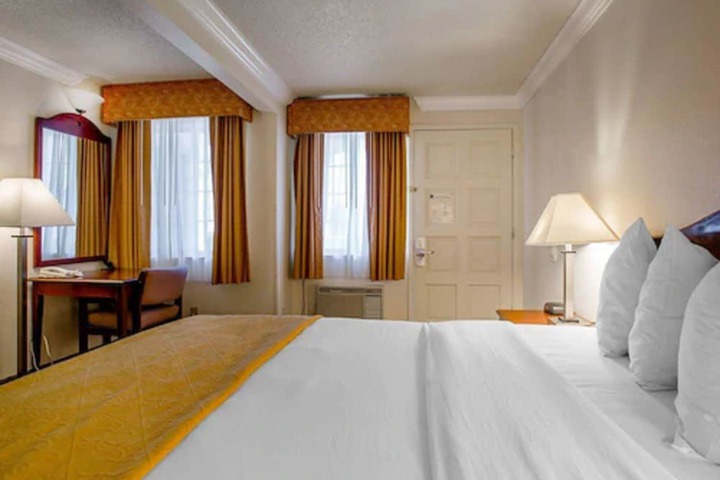 Room 12 of 29