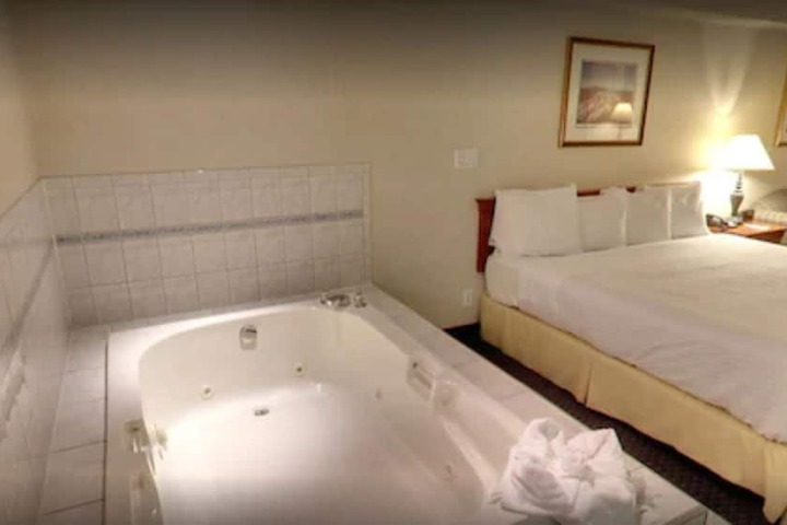 Room 18 of 77