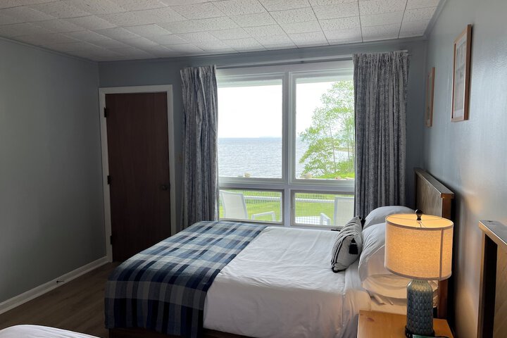 High Tide Inn