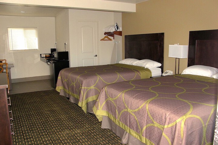 Room 13 of 27