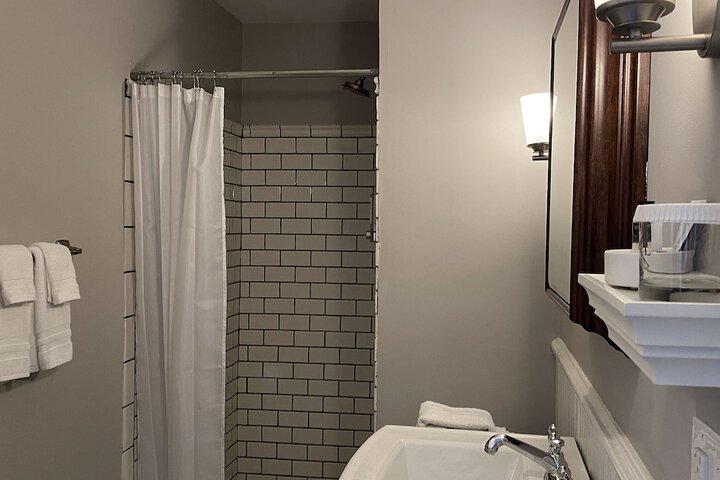 Room 19 of 103