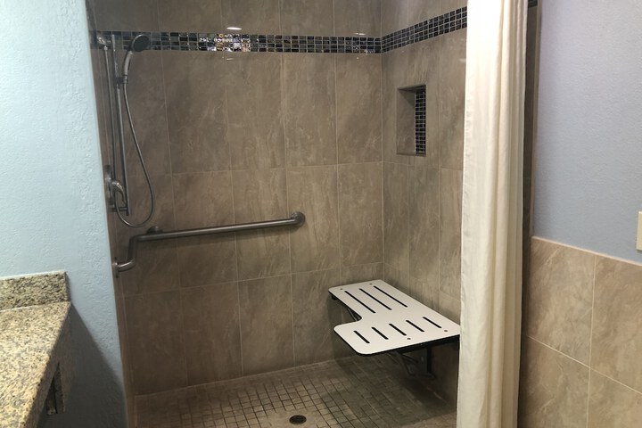 Room 13 of 32