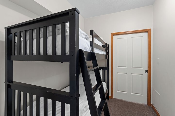 Room 25 of 74