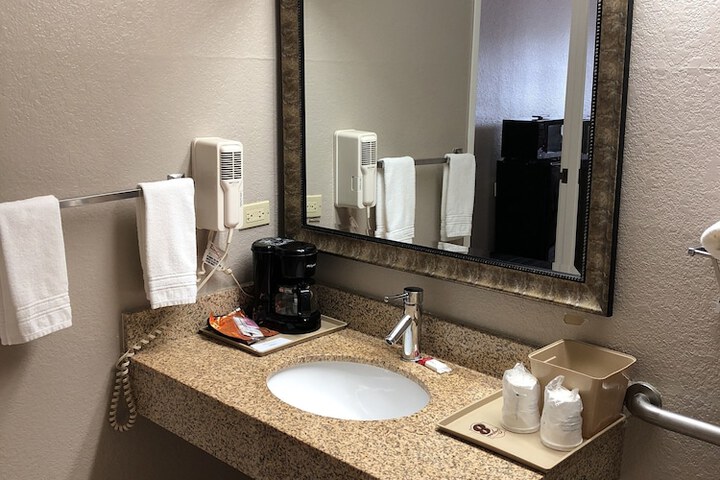 Super 8 by Wyndham Aurora / Naperville Area