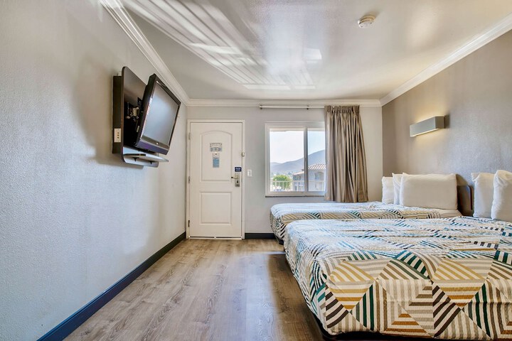 Room 13 of 26