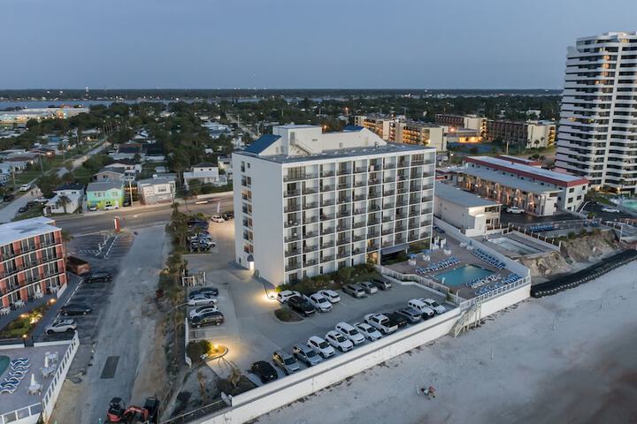 Hotel 4 of 105