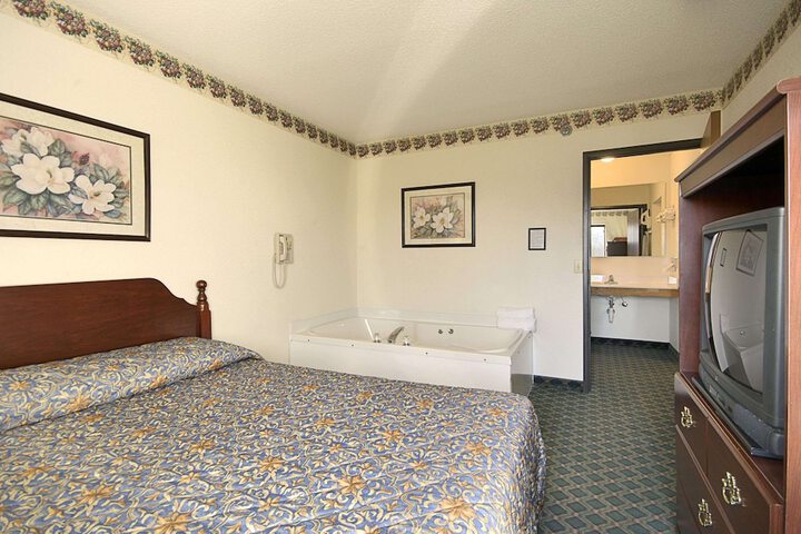 Travelodge by Wyndham Hudsonville