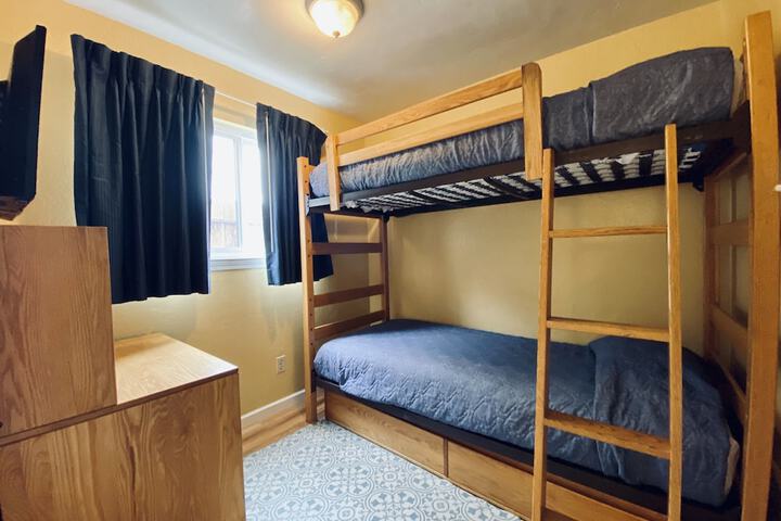 Room 27 of 38