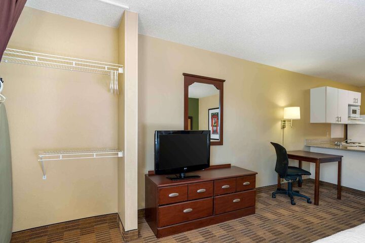 Room 25 of 29