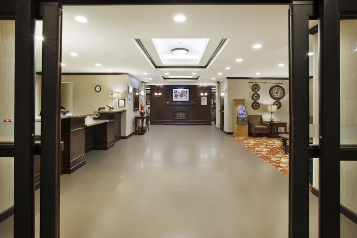 Holiday Inn Express & Suites Wheeling by IHG