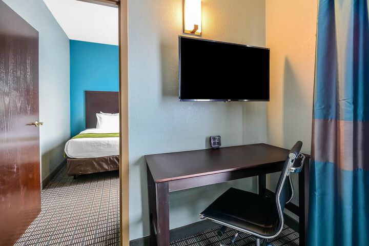 Room 32 of 61