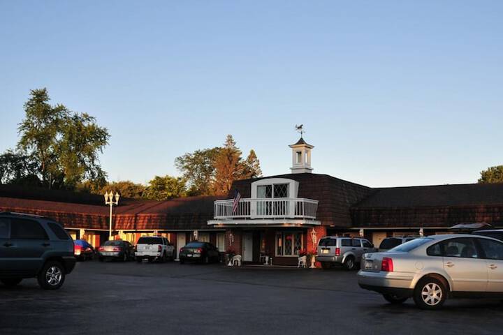 Lockport Inn & Suites